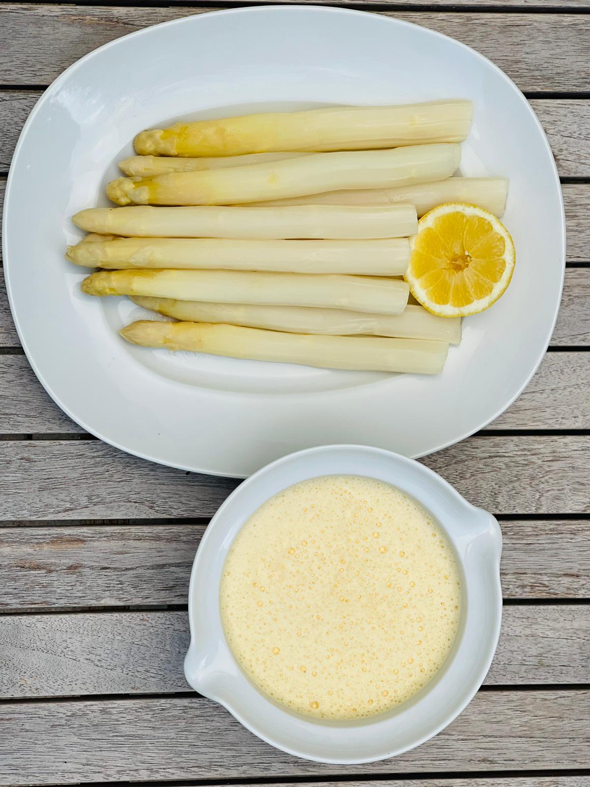 Low-Carb Spargel mit selbst gemachter Sauce Hollandaise - KICK ARSE